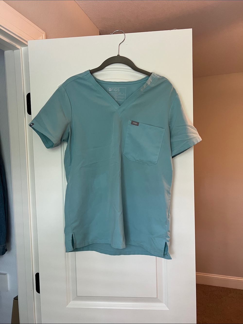 Figs Womenโs V-Neck Top in Sea Glass